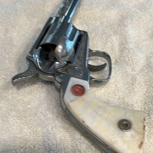 Vintage stallion 45 cap gum